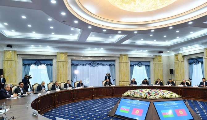 Azərbaycanla Qırğızıstan arasında Birinci Dövlətlərarası Şuranın geniş tərkibdə iclası olub — FOTO