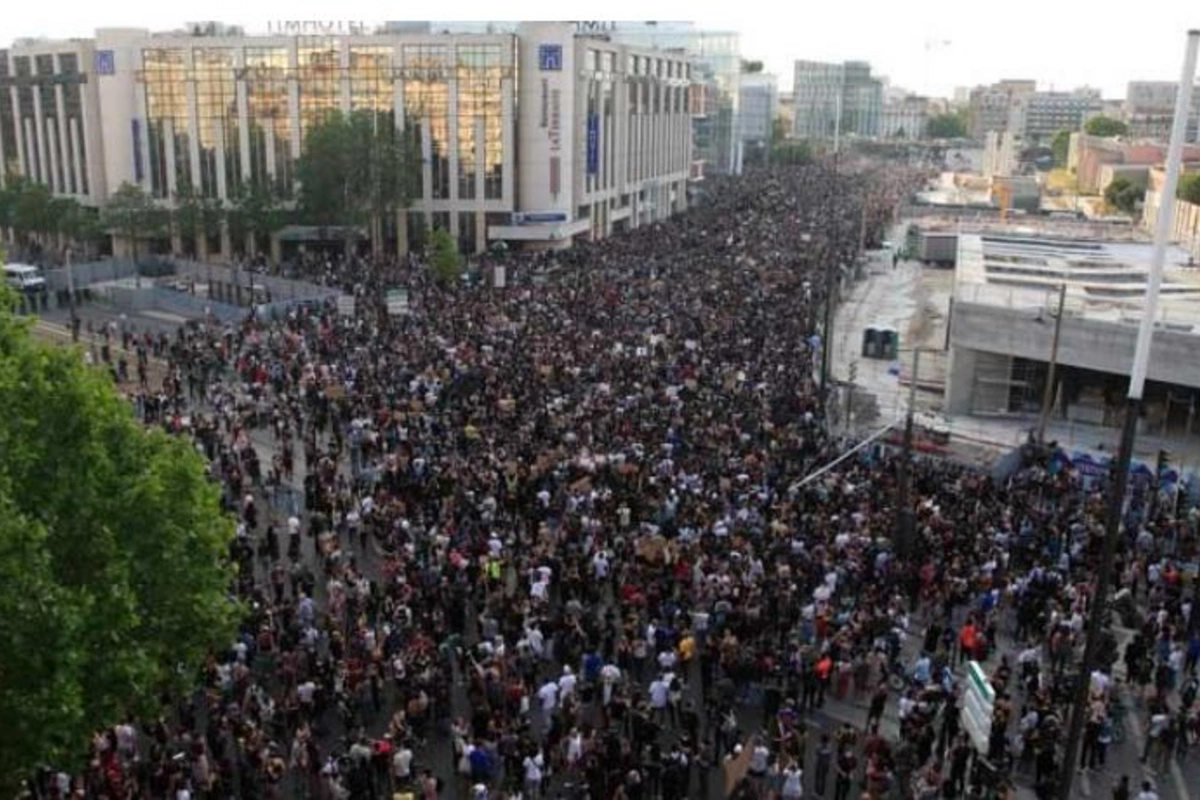 SON DƏQİQƏ: Daha bir ölkədə etiraz aksiyaları başladı — FOTOLAR