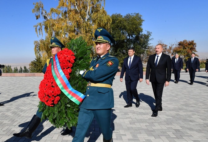 Prezident Bişkekdə “Ata-Beyit” Kompleksini ziyarət etdi — YENİLƏNİB (VİDEO/FOTO)