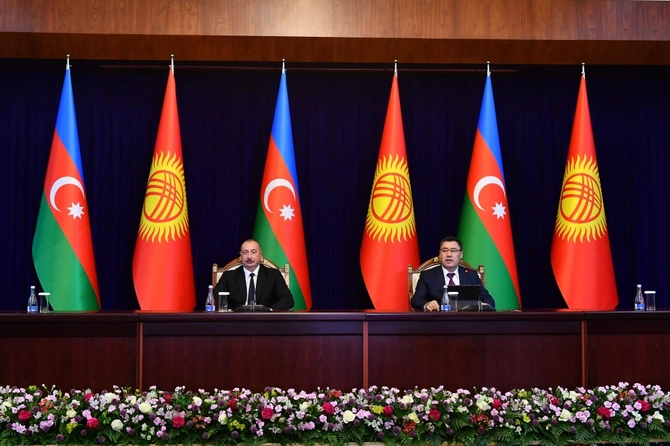 Azərbaycan və Qırğızıstan prezidentləri mətbuata bəyanatlarla çıxış ediblər — YENİLƏNDİ (FOTOLAR) Azərbaycan və Qırğızıstan prezidentləri mətbuata bəyanatlarla çıxış ediblər — YENİLƏNDİ (FOTOLAR)