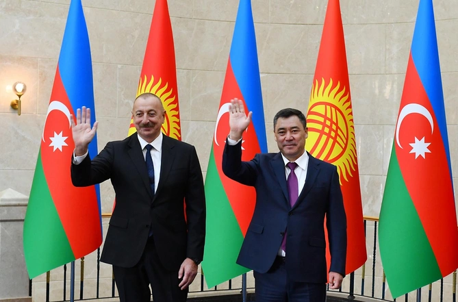 İlham Əliyevin Bişkekdə rəsmi qarşılanma mərasimi olub — FOTO İlham Əliyevin Bişkekdə rəsmi qarşılanma mərasimi olub — FOTO