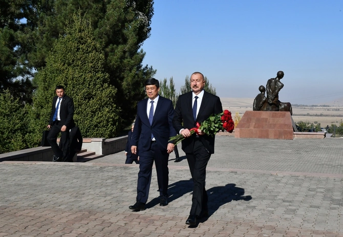 Prezident Bişkekdə “Ata-Beyit” Kompleksini ziyarət etdi — YENİLƏNİB (VİDEO/FOTO)