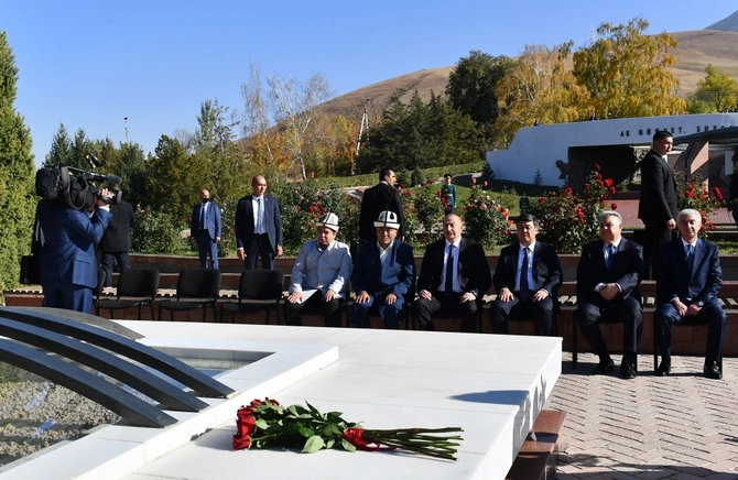 Prezident Bişkekdə “Ata-Beyit” Kompleksini ziyarət etdi — YENİLƏNİB (VİDEO/FOTO)