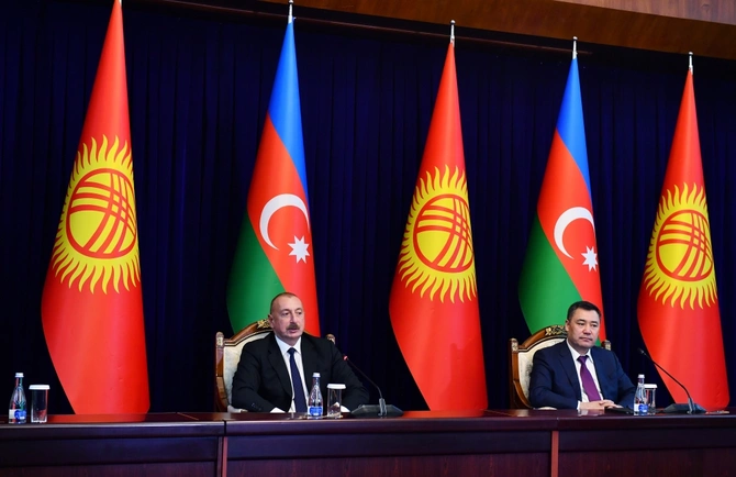 Azərbaycan və Qırğızıstan prezidentləri mətbuata bəyanatlarla çıxış ediblər — YENİLƏNDİ (FOTOLAR) Azərbaycan və Qırğızıstan prezidentləri mətbuata bəyanatlarla çıxış ediblər — YENİLƏNDİ (FOTOLAR)