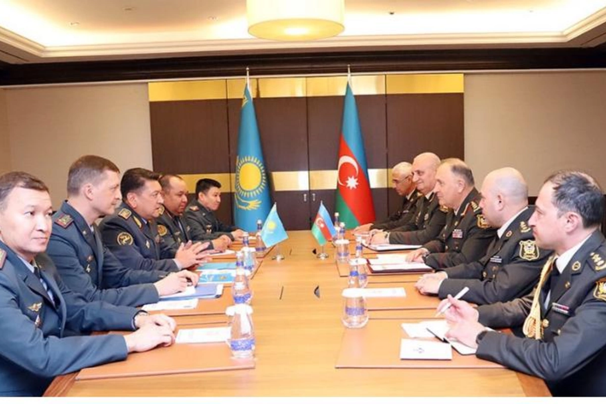 Azərbaycan Ordusunun Baş Qərargah rəisi qazaxıstanlı həmkarı ilə görüşüb