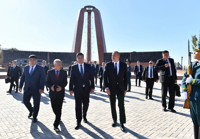 Prezident Bişkekdə “Ata-Beyit” Kompleksini ziyarət etdi — YENİLƏNİB (VİDEO/FOTO)