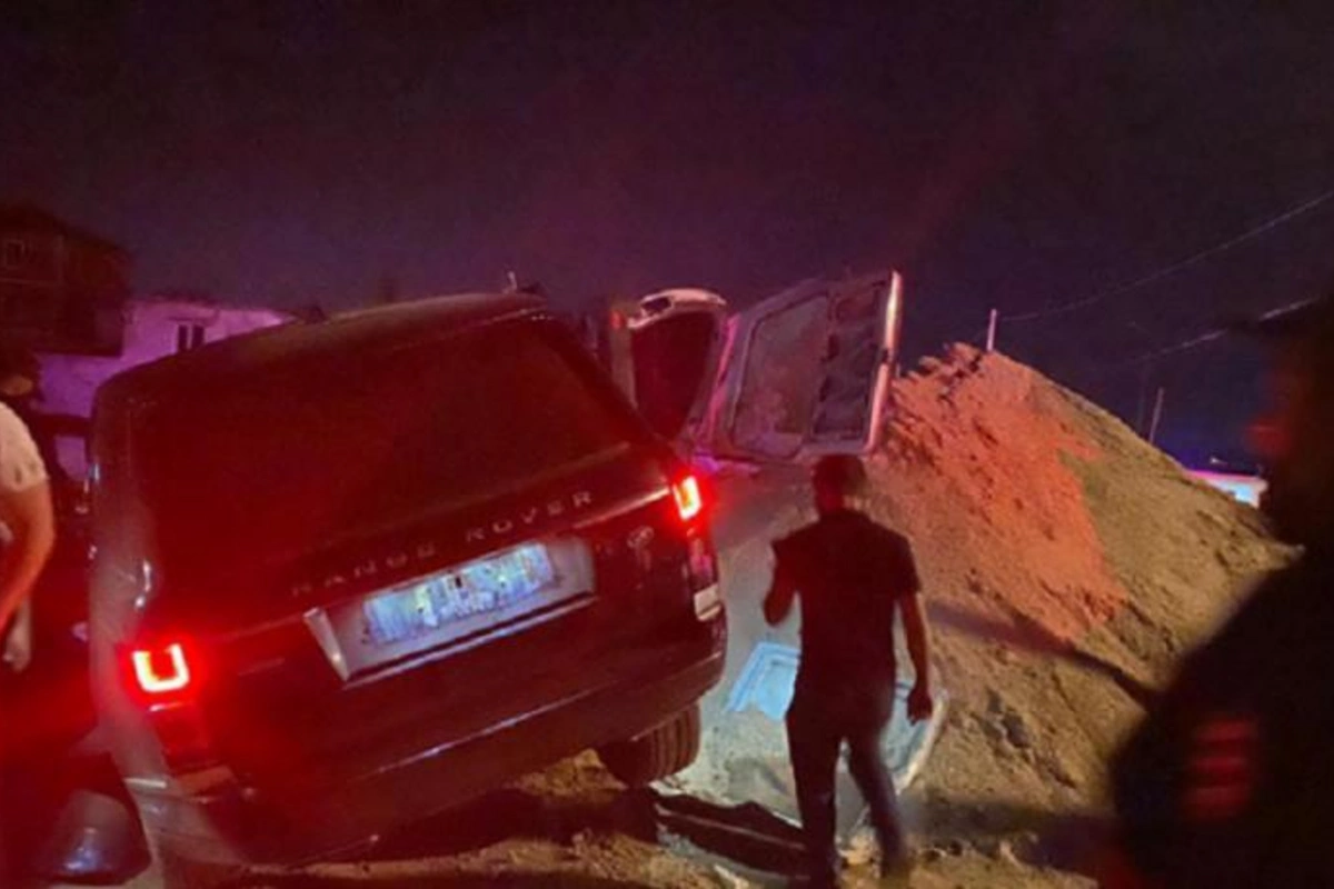 “Range Rover” qəza törətdi, iki nəfər öldü, maşındakı 40 min dollar oğurlandı — YENİLƏNİB (VİDEO)