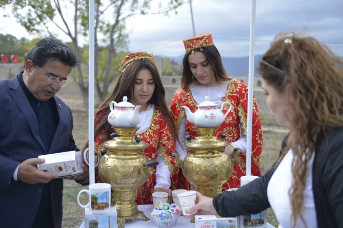 “Azerçay”ın dəstəyilə Şuşada teatr tamaşası səhnələşdirildi — FOTOLAR “Azerçay”ın dəstəyilə Şuşada teatr tamaşası səhnələşdirildi — FOTOLAR