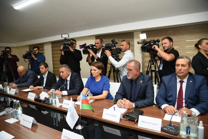 MEDİA və Mətbuat Şurası arasında memorandum imzalandı — FOTOLAR MEDİA və Mətbuat Şurası arasında memorandum imzalandı — FOTOLAR