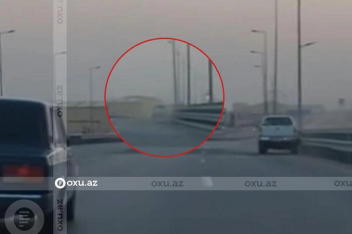 Sükan arxasında sürücünün halı pisləşdi: Avtomobil arakəsmələrə çırpıldı — VİDEO