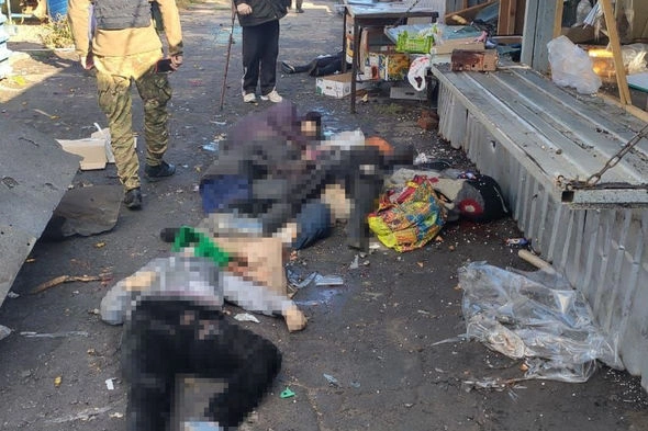 Rusiya ordusu insanların sıx olduğu mərkəzi bazarı vurub: ölənlər və yaralılar var — FOTO