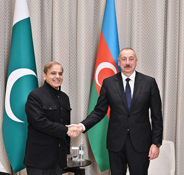 İlham Əliyevin Astanada Pakistanın Baş naziri ilə görüşü olub — FOTO İlham Əliyevin Astanada Pakistanın Baş naziri ilə görüşü olub — FOTO