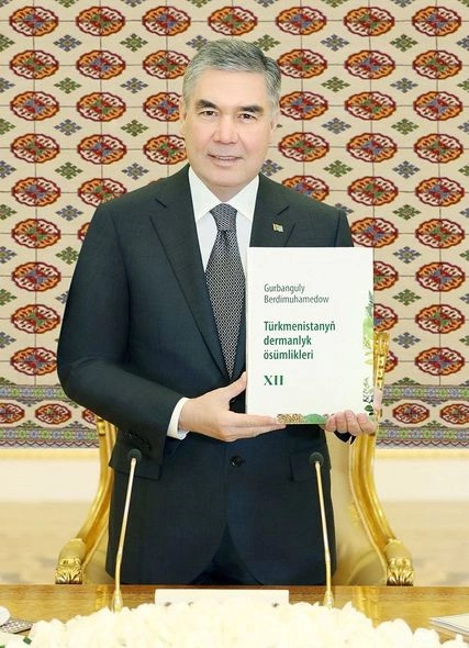 Keçmiş türkmənbaşı özünə yeni sənət tapıb — FOTO