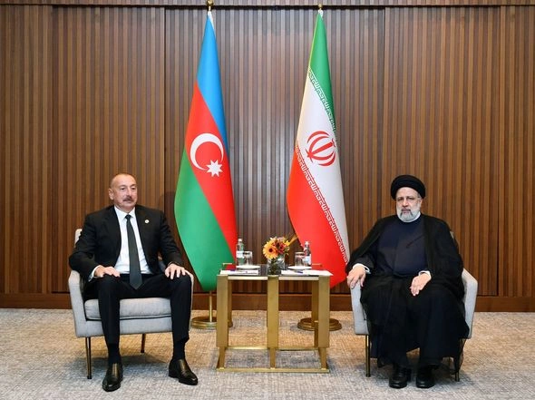 İlham Əliyev Astanada iranlı həmkarı ilə görüşdü — FOTOLAR (YENİLƏNDİ) İlham Əliyev Astanada iranlı həmkarı ilə görüşdü — FOTOLAR (YENİLƏNDİ)