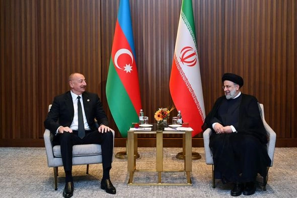 İlham Əliyev Astanada iranlı həmkarı ilə görüşdü — FOTOLAR (YENİLƏNDİ) İlham Əliyev Astanada iranlı həmkarı ilə görüşdü — FOTOLAR (YENİLƏNDİ)