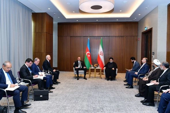 İlham Əliyev Astanada iranlı həmkarı ilə görüşdü — FOTOLAR (YENİLƏNDİ) İlham Əliyev Astanada iranlı həmkarı ilə görüşdü — FOTOLAR (YENİLƏNDİ)