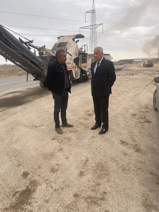 Vahid Əhmədov Quba şəhərində yerləşən ofisində növbəti dəfə seçiciləri ilə görüşüb — FOTOLAR Vahid Əhmədov Quba şəhərində yerləşən ofisində növbəti dəfə seçiciləri ilə görüşüb — FOTOLAR
