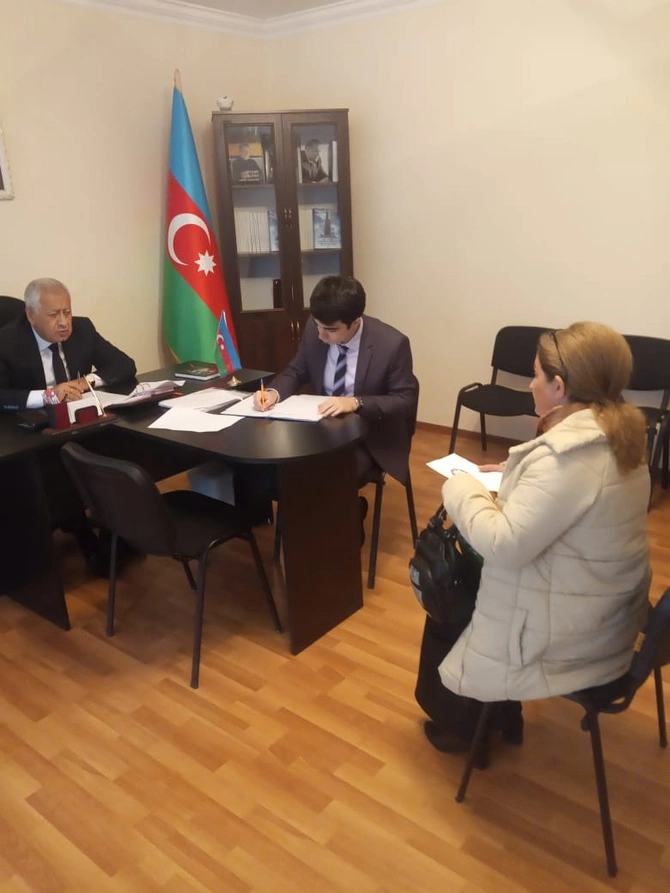 Vahid Əhmədov Quba şəhərində yerləşən ofisində növbəti dəfə seçiciləri ilə görüşüb — FOTOLAR Vahid Əhmədov Quba şəhərində yerləşən ofisində növbəti dəfə seçiciləri ilə görüşüb — FOTOLAR