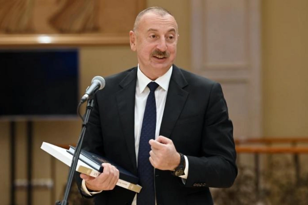 Prezidentə hədiyyə edilən kitabda nələrdən bəhs olunur? — FOTO