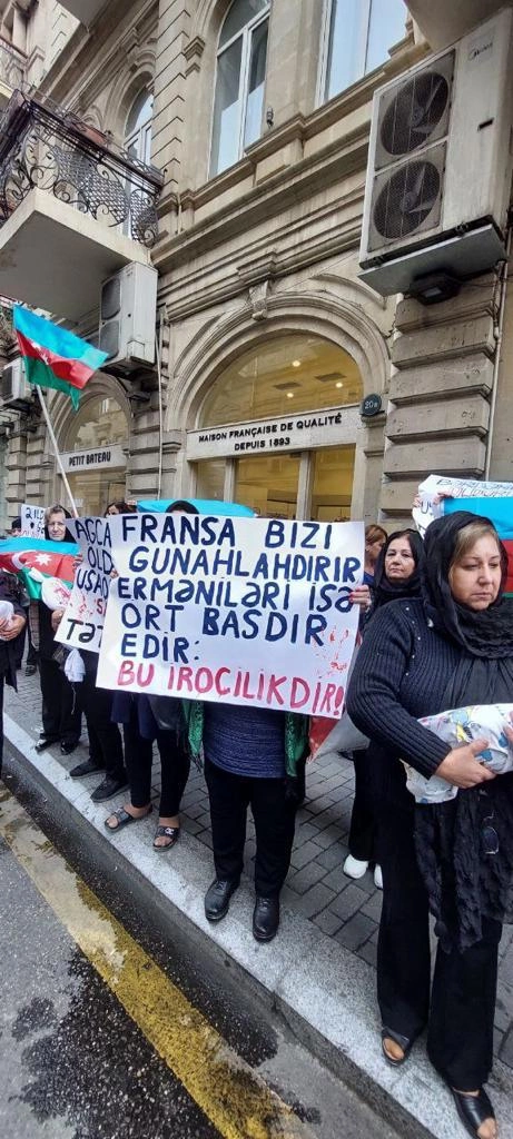 Vətəndaşlarımız Fransaya OD PÜSKÜRDÜ — FOTOLAR Vətəndaşlarımız Fransaya OD PÜSKÜRDÜ — FOTOLAR