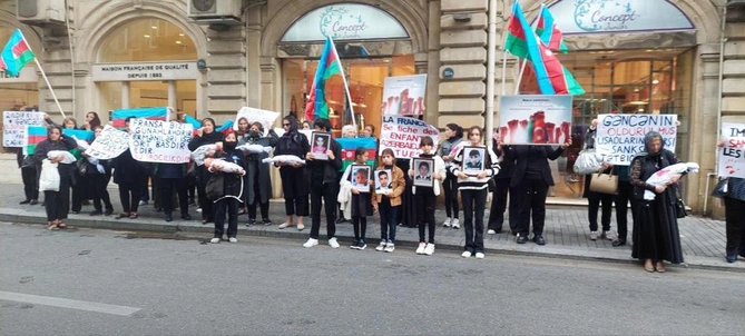 Vətəndaşlarımız Fransaya OD PÜSKÜRDÜ — FOTOLAR Vətəndaşlarımız Fransaya OD PÜSKÜRDÜ — FOTOLAR
