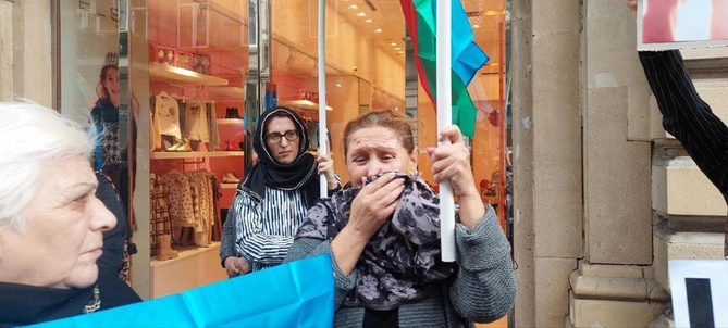 Vətəndaşlarımız Fransaya OD PÜSKÜRDÜ — FOTOLAR Vətəndaşlarımız Fransaya OD PÜSKÜRDÜ — FOTOLAR