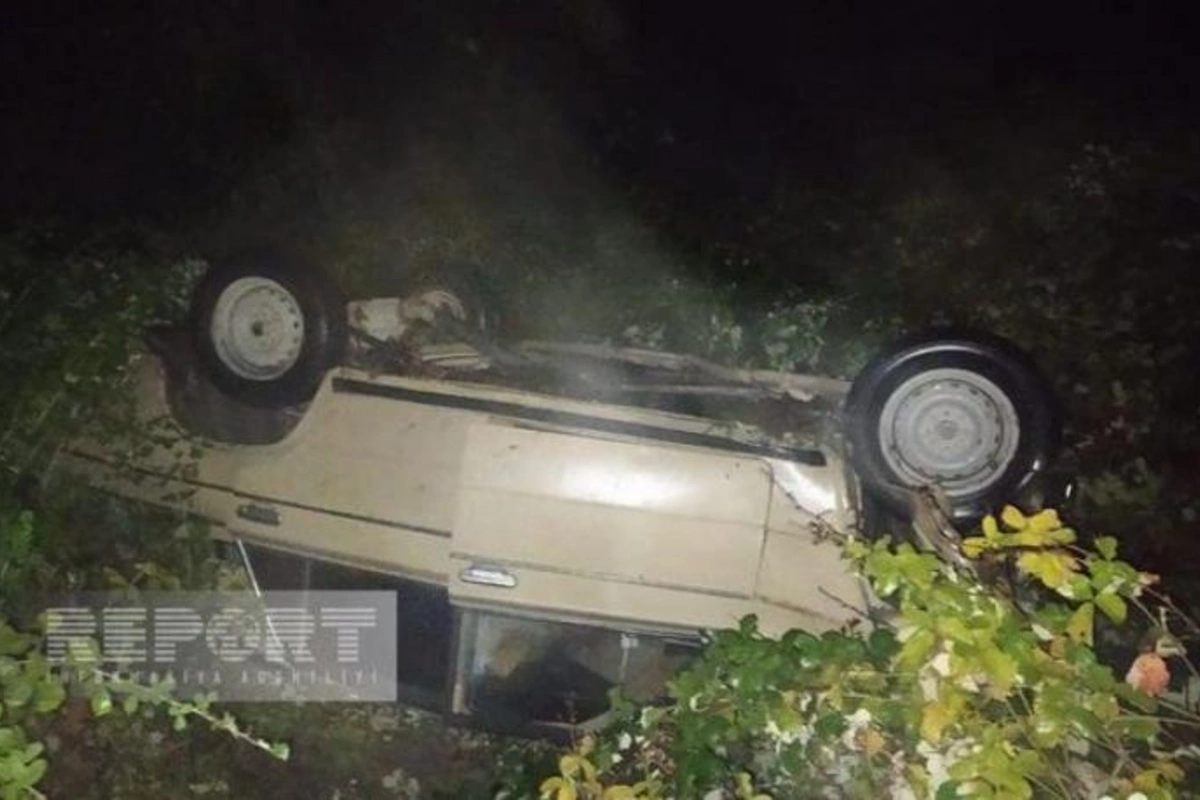 Xaçmazda avtomobil körpüdən aşıb, xəsarət alanlar var — FOTO
