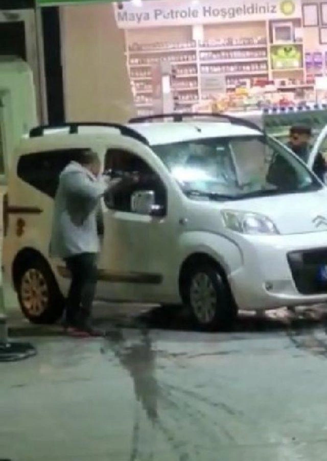 Yanacaqdoldurma məntəqəsinə ov tüfəngi ilə gəldi, hər yeri qana boyadı — ANBAAN VİDEO (FOTO)