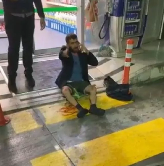 Yanacaqdoldurma məntəqəsinə ov tüfəngi ilə gəldi, hər yeri qana boyadı — ANBAAN VİDEO (FOTO)