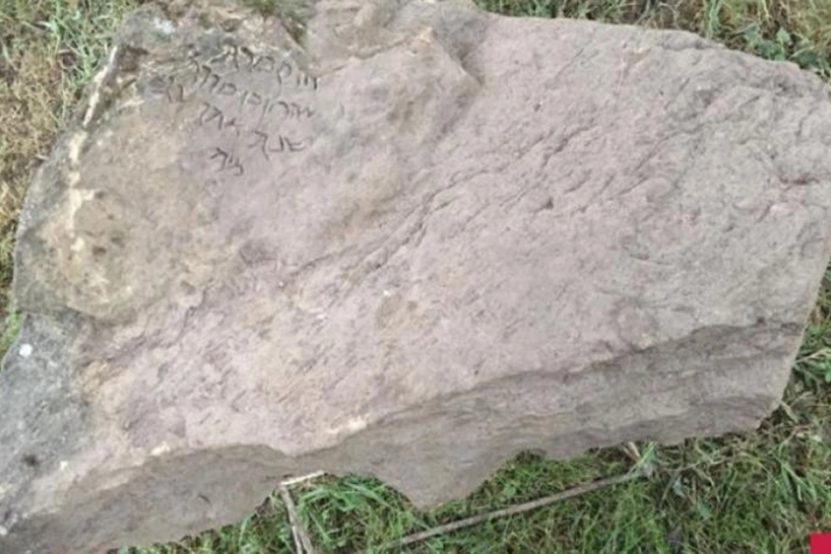 Azərbaycanda qədim daş kitabı tapıldı