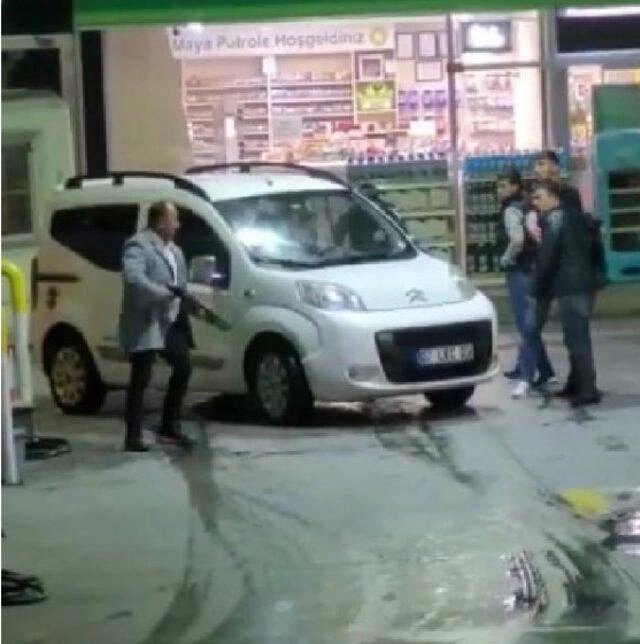 Yanacaqdoldurma məntəqəsinə ov tüfəngi ilə gəldi, hər yeri qana boyadı — ANBAAN VİDEO (FOTO)