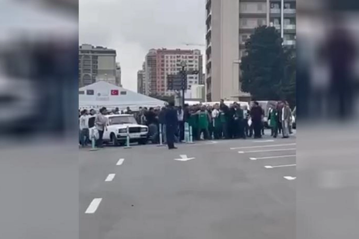 Bal yarmarkasında balçılar kütləvi dava etdilər — VİDEO