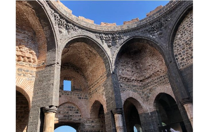 Diyarbəkir: şəhər savaşından turizm mərkəzinə çevrilişin hekayəsi — FOTOREPORTAJ Diyarbəkir: şəhər savaşından turizm mərkəzinə çevrilişin hekayəsi — FOTOREPORTAJ