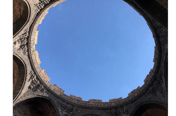 Diyarbəkir: şəhər savaşından turizm mərkəzinə çevrilişin hekayəsi — FOTOREPORTAJ Diyarbəkir: şəhər savaşından turizm mərkəzinə çevrilişin hekayəsi — FOTOREPORTAJ