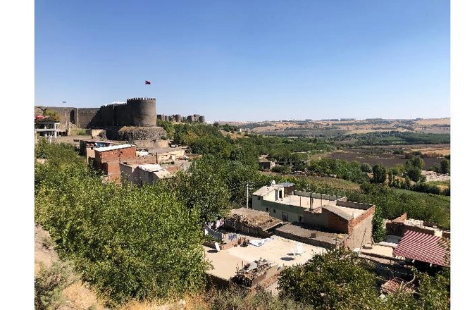 Diyarbəkir: şəhər savaşından turizm mərkəzinə çevrilişin hekayəsi — FOTOREPORTAJ Diyarbəkir: şəhər savaşından turizm mərkəzinə çevrilişin hekayəsi — FOTOREPORTAJ