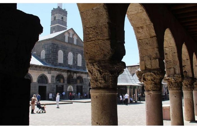 Diyarbəkir: şəhər savaşından turizm mərkəzinə çevrilişin hekayəsi — FOTOREPORTAJ Diyarbəkir: şəhər savaşından turizm mərkəzinə çevrilişin hekayəsi — FOTOREPORTAJ