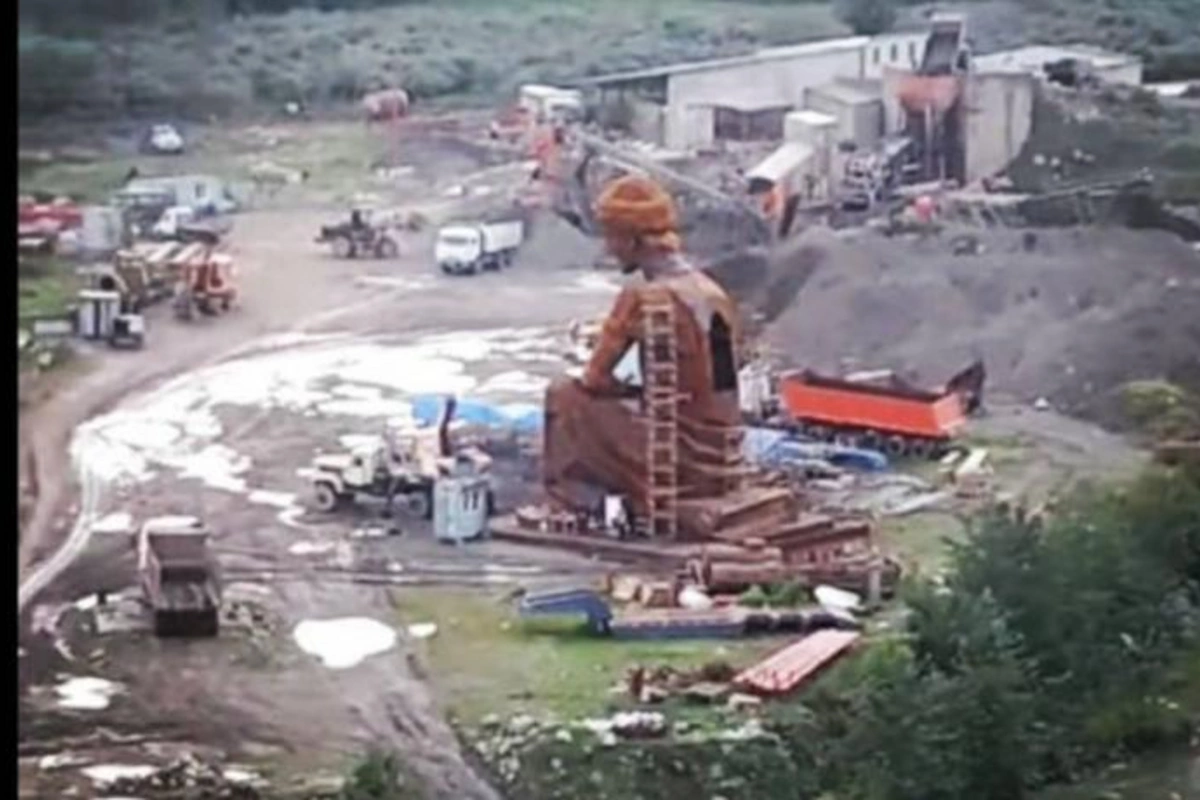 Şuşada Molla Pənah Vaqifin heykəlinin ucaldılması iddiasına nazirlikdən REAKSİYA