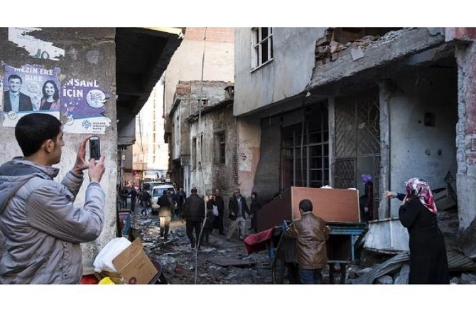 Diyarbəkir: şəhər savaşından turizm mərkəzinə çevrilişin hekayəsi — FOTOREPORTAJ Diyarbəkir: şəhər savaşından turizm mərkəzinə çevrilişin hekayəsi — FOTOREPORTAJ