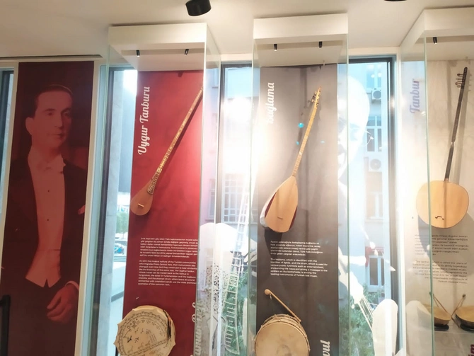 Turistlər bu festivalı izləmək üçün İstanbula axın edir — FOTOLAR Turistlər bu festivalı izləmək üçün İstanbula axın edir — FOTOLAR