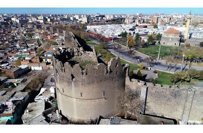 Diyarbəkir: şəhər savaşından turizm mərkəzinə çevrilişin hekayəsi — FOTOREPORTAJ Diyarbəkir: şəhər savaşından turizm mərkəzinə çevrilişin hekayəsi — FOTOREPORTAJ