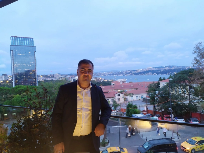 Turistlər bu festivalı izləmək üçün İstanbula axın edir — FOTOLAR Turistlər bu festivalı izləmək üçün İstanbula axın edir — FOTOLAR