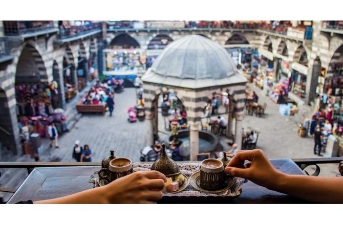 Diyarbəkir: şəhər savaşından turizm mərkəzinə çevrilişin hekayəsi — FOTOREPORTAJ Diyarbəkir: şəhər savaşından turizm mərkəzinə çevrilişin hekayəsi — FOTOREPORTAJ