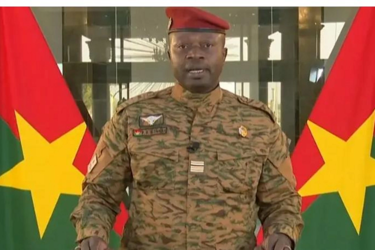 Burkina-Faso Prezidenti istefa verərək ölkəni tərk edib