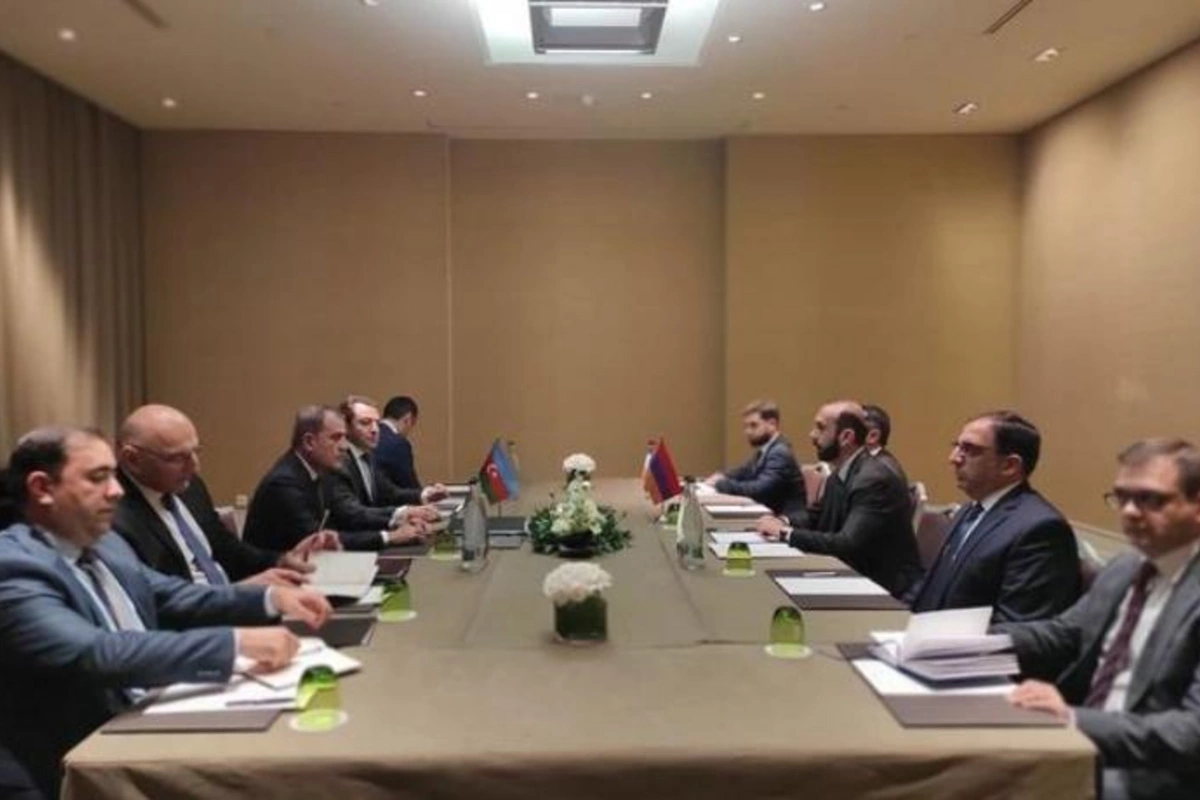 Ceyhun Bayramov və Ararat Mirzoyan arasında görüş keçirildi — YENİLƏNİB (FOTO)