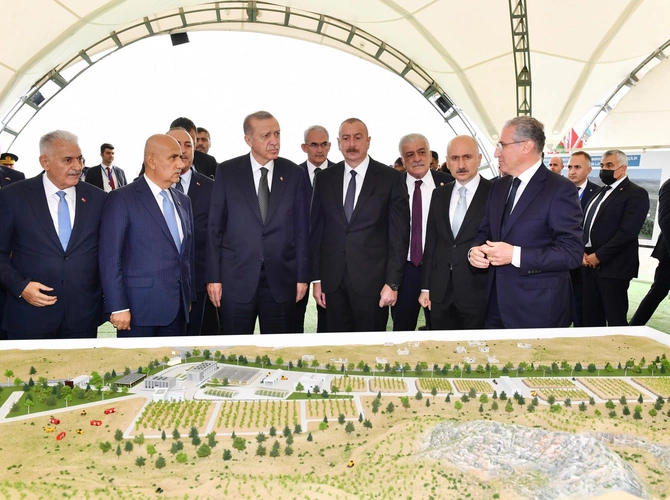 Azərbaycan və Türkiyə prezidentləri Cəbrayılda 3 kompleksin təməli qoydular — FOTO/YENİLƏNİB Azərbaycan və Türkiyə prezidentləri Cəbrayılda 3 kompleksin təməli qoydular — FOTO/YENİLƏNİB