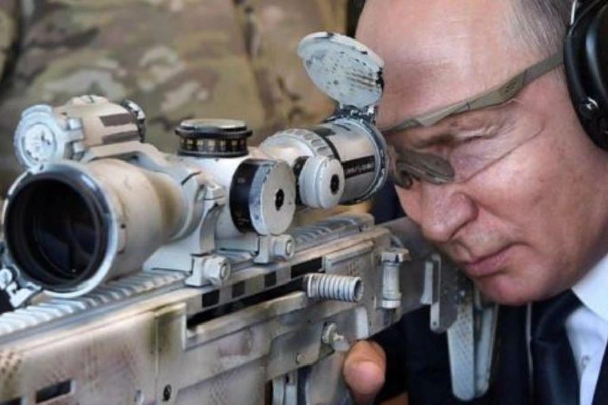 Putin snayper tüfəngindən atəş açdı — VİDEO
