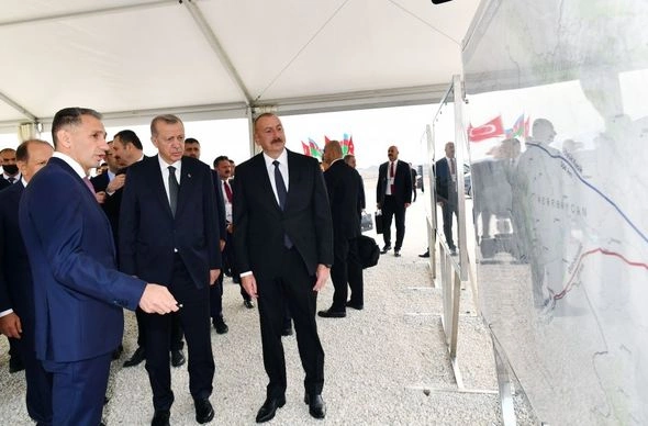 Cəbrayılda Qumlaq dəmir yolu stansiyasının təməli qoyulub — YENİLƏNİB (FOTO) Cəbrayılda Qumlaq dəmir yolu stansiyasının təməli qoyulub — YENİLƏNİB (FOTO)