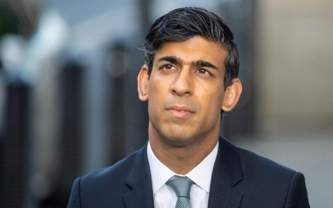 Britaniyanın Baş naziri vəzifəsinə namizədlərin adları açıqlanıb — SİYAHI Britaniyanın Baş naziri vəzifəsinə namizədlərin adları açıqlanıb — SİYAHI