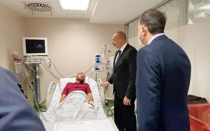 Prezident qəza keçirən Binəli Yıldırım və Şamil Ayrıma baş çəkdi — FOTOLAR