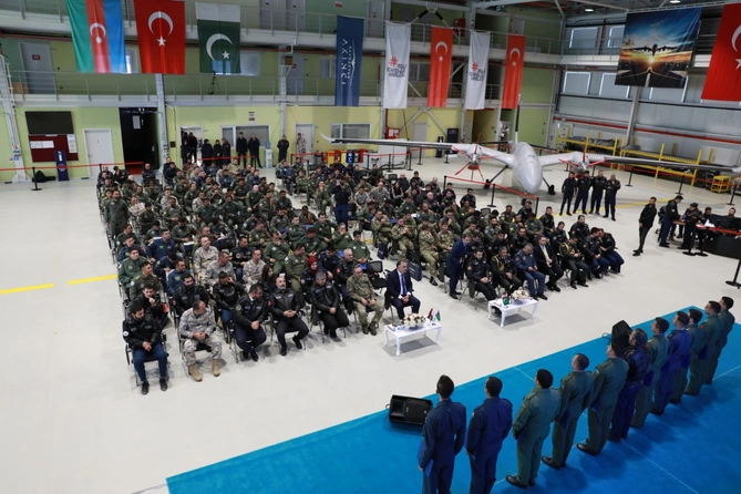 Türkiyə, Azərbaycan və Pakistan AKINCI operatorları məzun olub — FOTOLAR Türkiyə, Azərbaycan və Pakistan AKINCI operatorları məzun olub — FOTOLAR